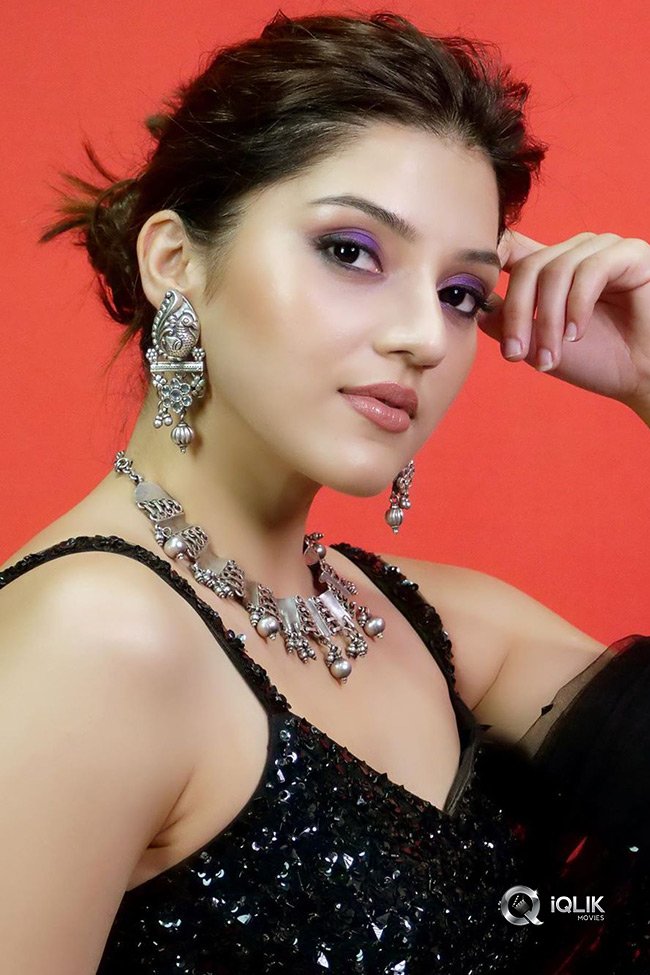 Mehreen-Pirzada